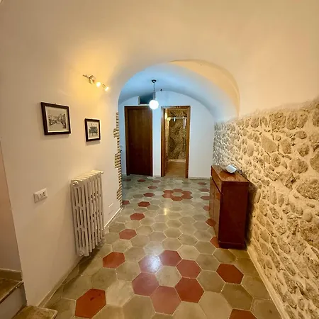 A Casa Di Laura * スルモナ